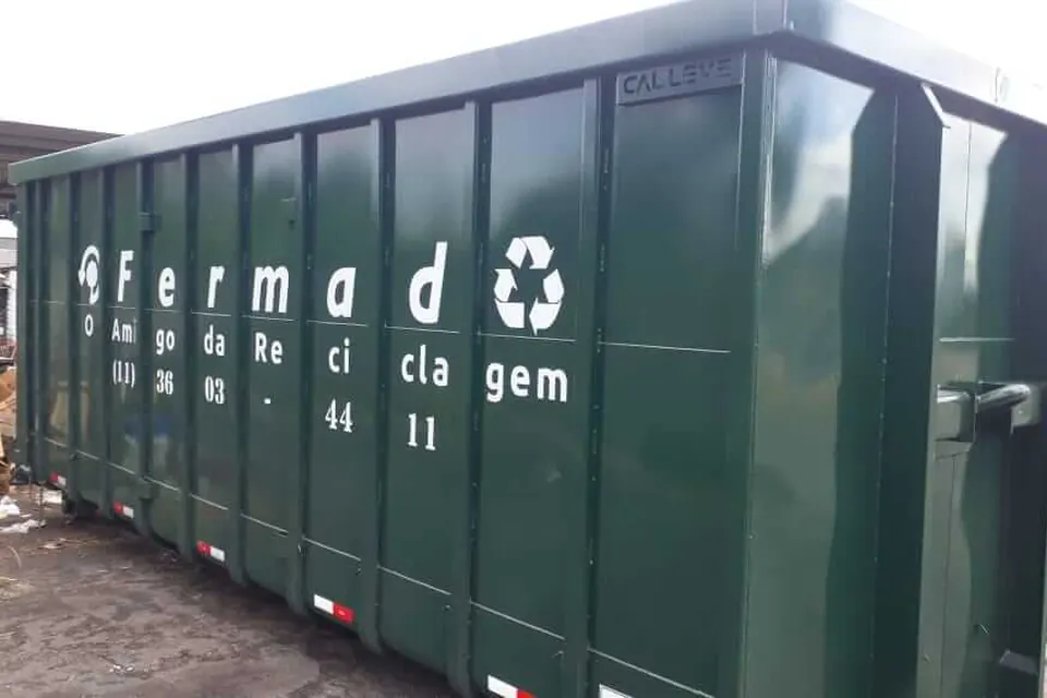 Caçamba roll-on verde da Fermad